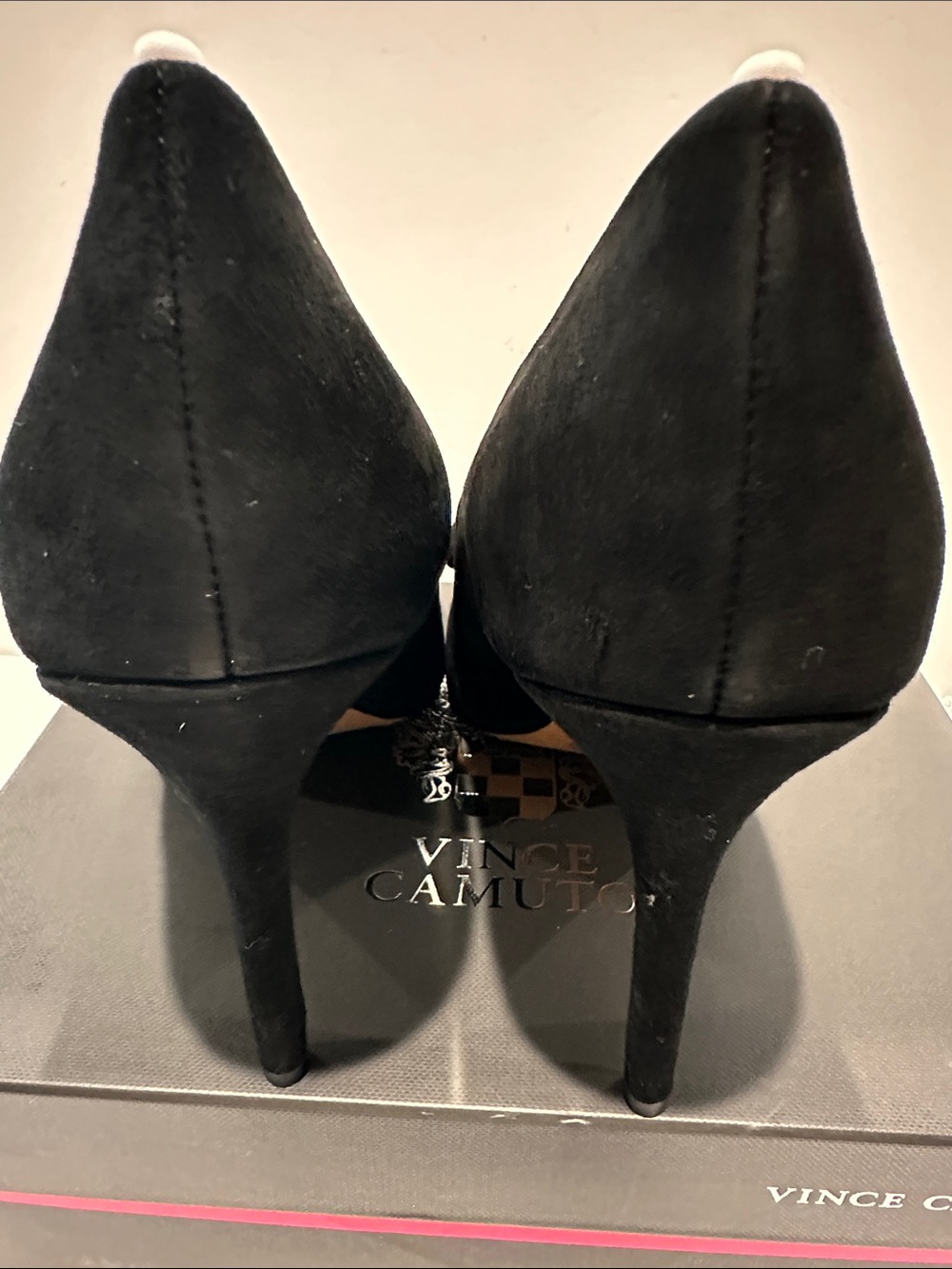 New in Box Vince CAMUTO Black Suede 3” Heels Pumps w/Bow and Goldtone Hardware. - Picture 5 of 8